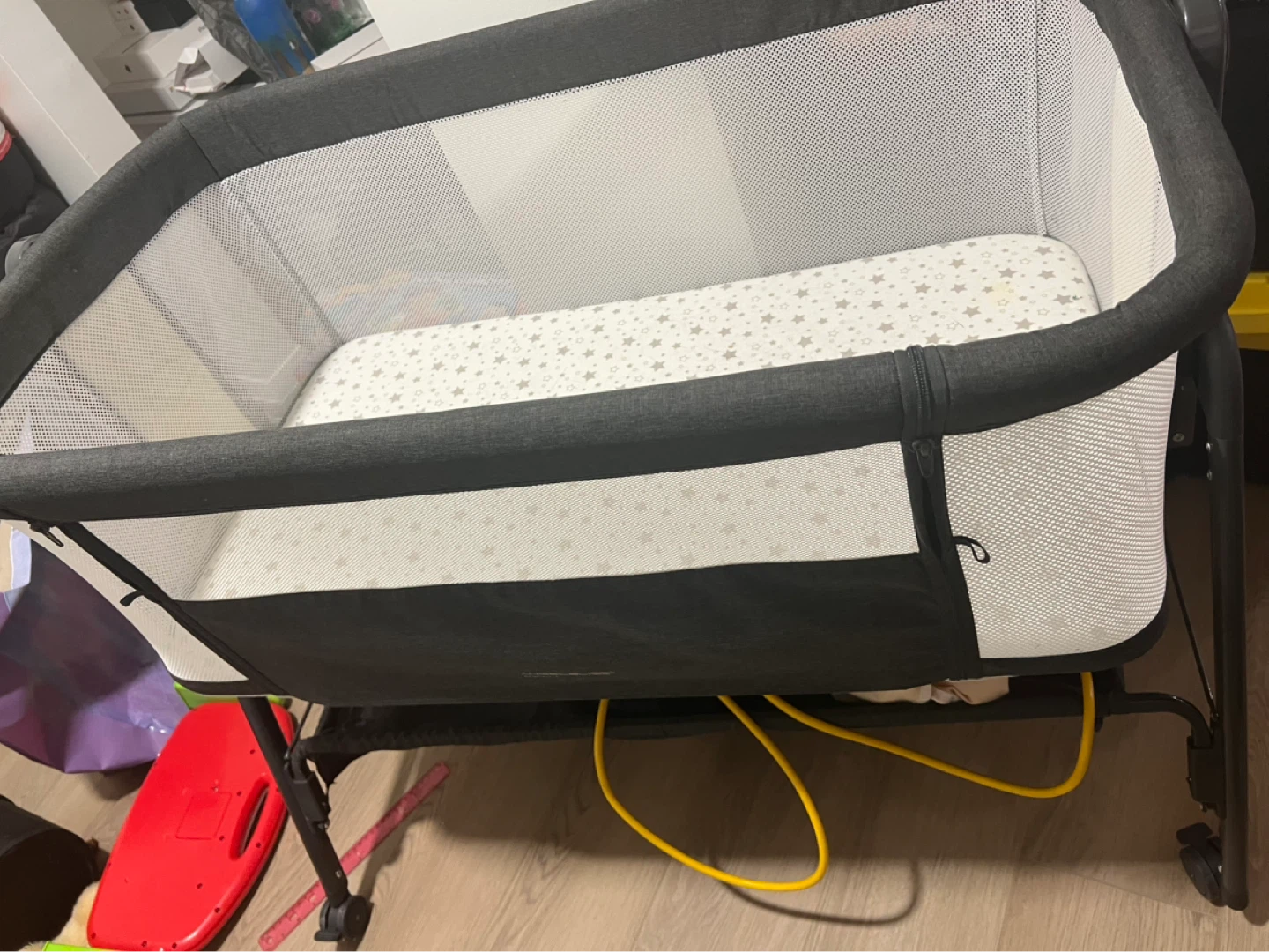Grey Bassinet with Star Pattern Mattress - photo 2