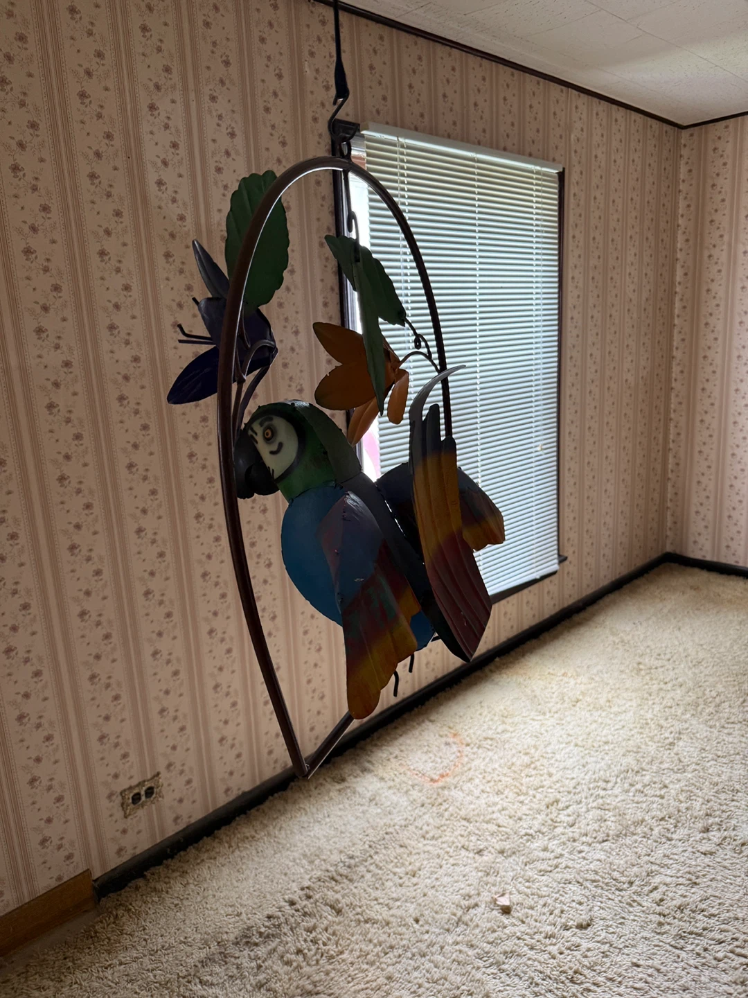 2ft Metal Parrot and Flower Hanging Decor - photo 3