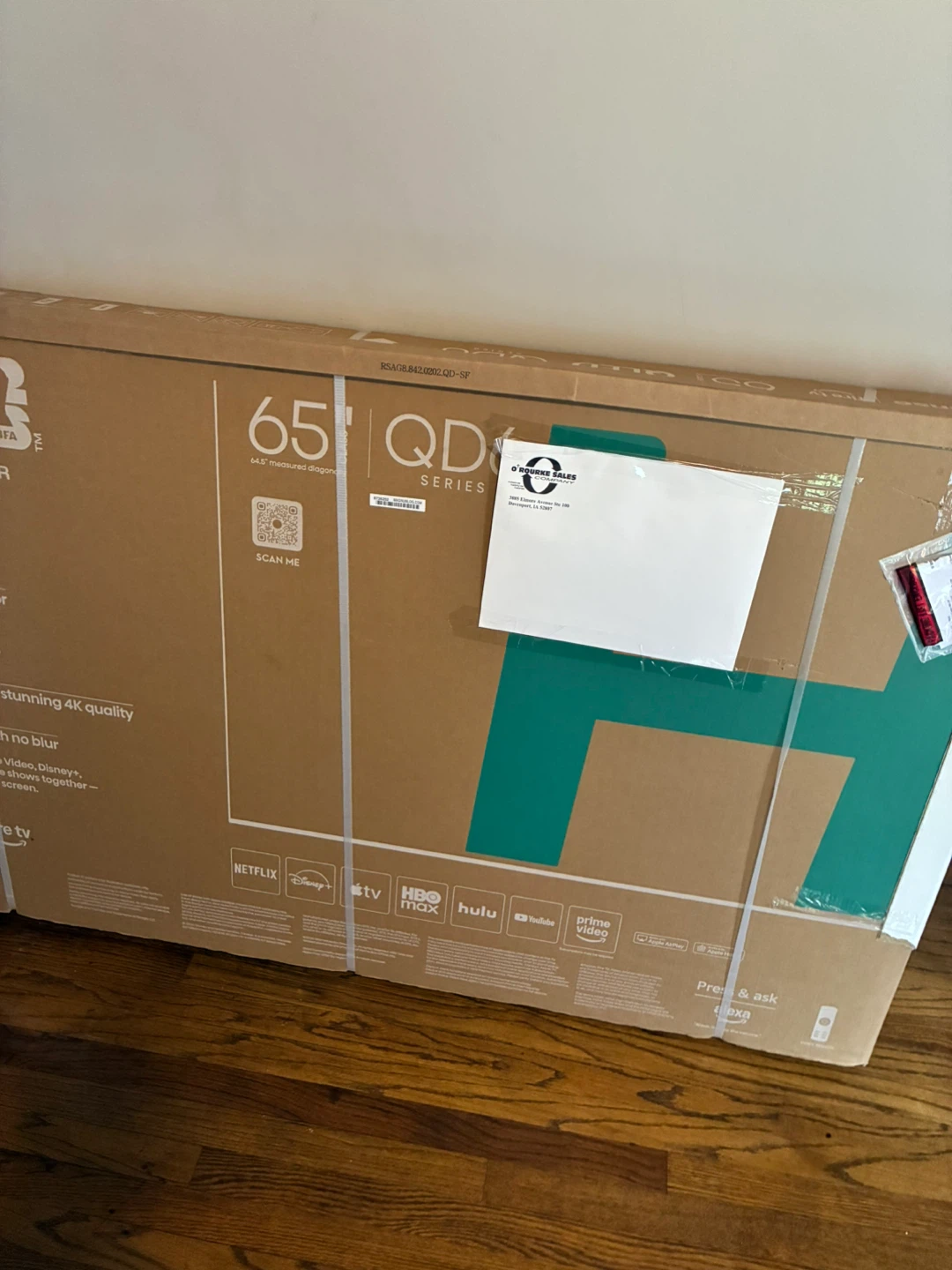 65" Hisense QLED QD6 Series TV - photo 2