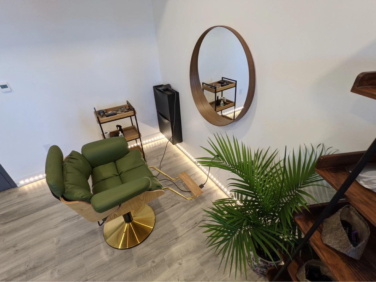 Green Leather Salon Barber Chair with Bamboo Frame - photo 3