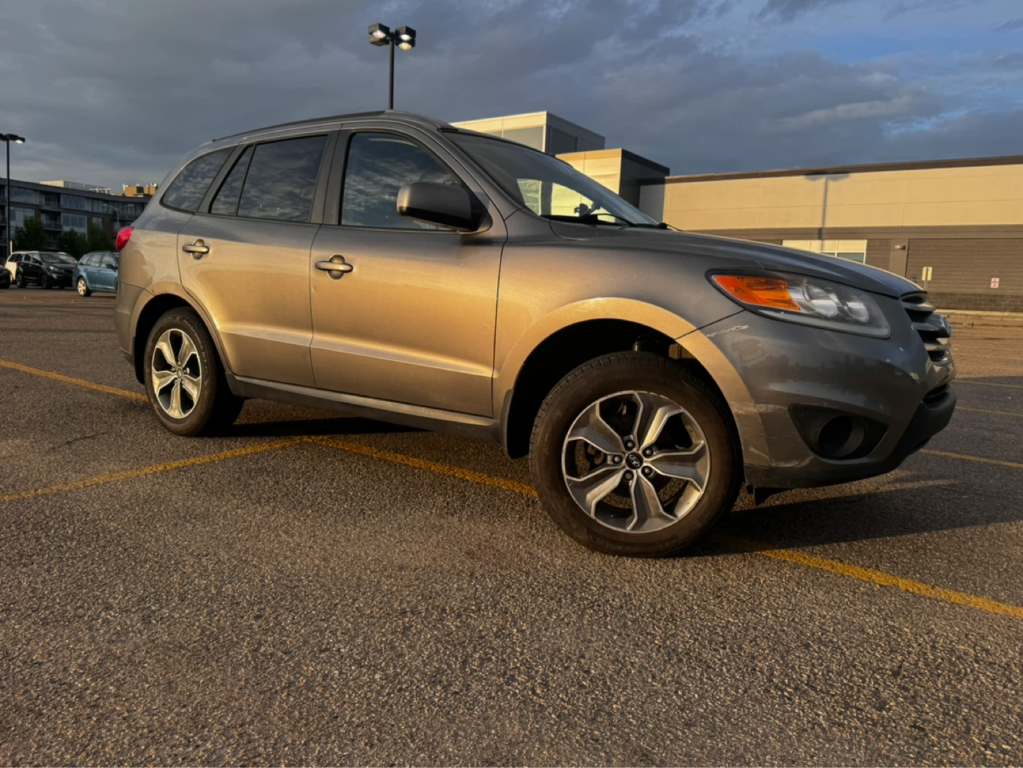 Hyundai Santa Fe SUV - photo 5