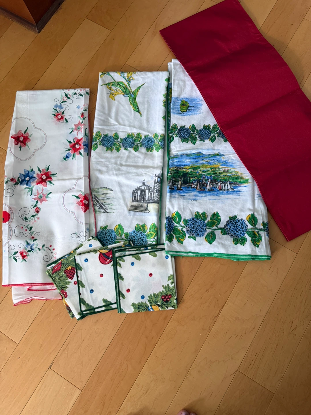 Set of 5 Decorative table cloths