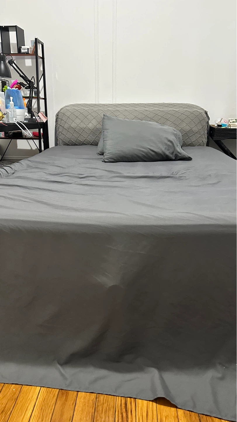 Queen Size Air Mattress with built-in pump. - photo 2