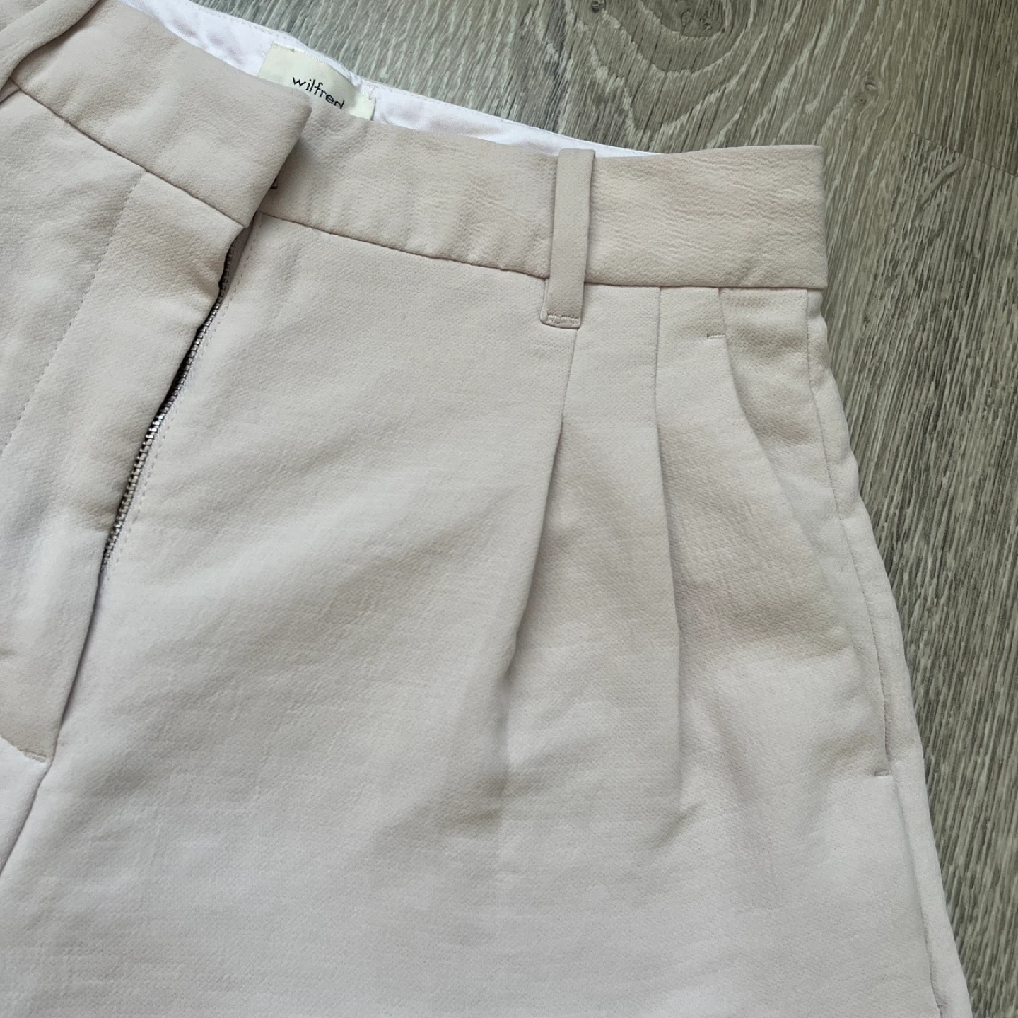 Wilfred Pleated High-Rise Shorts, Size 6 - photo 4