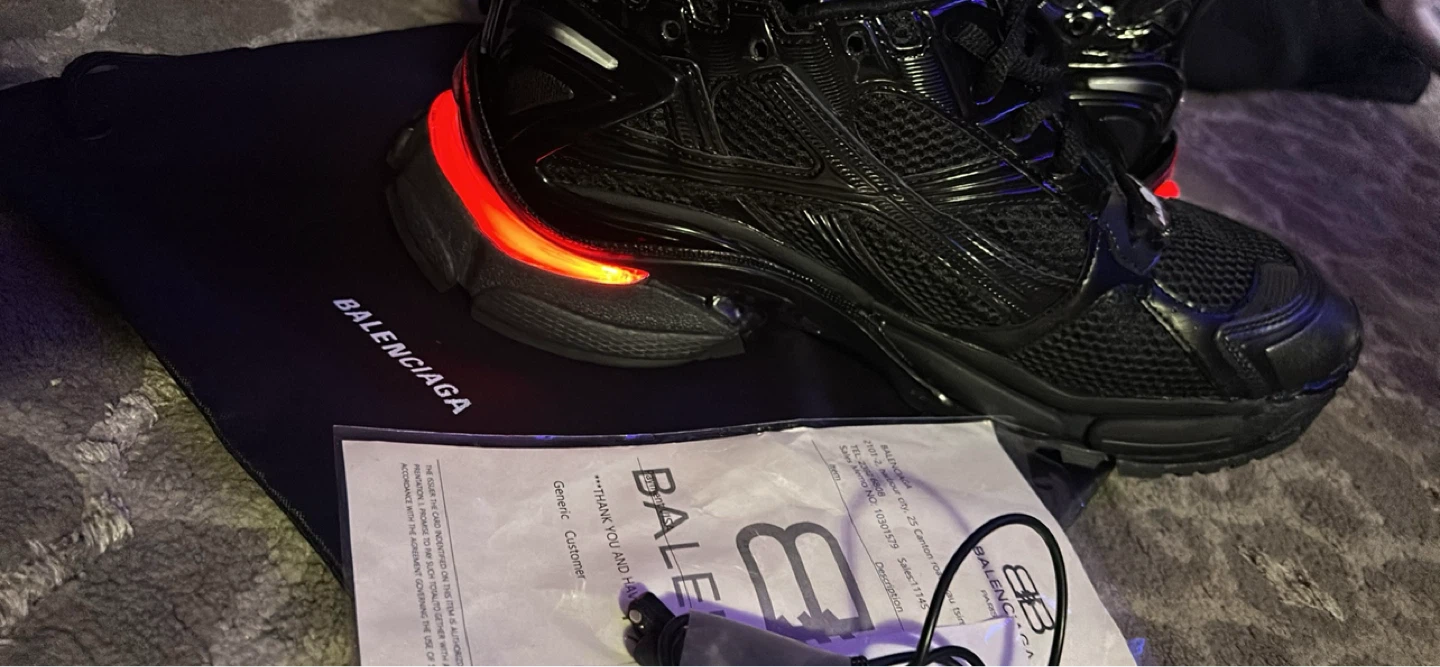 Balenciaga led runners - photo 3