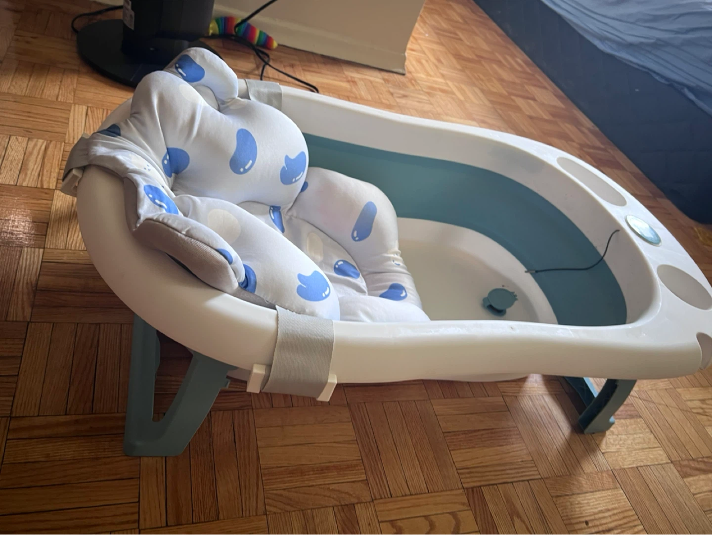 Baby Bath Tub with Scale and Cushion