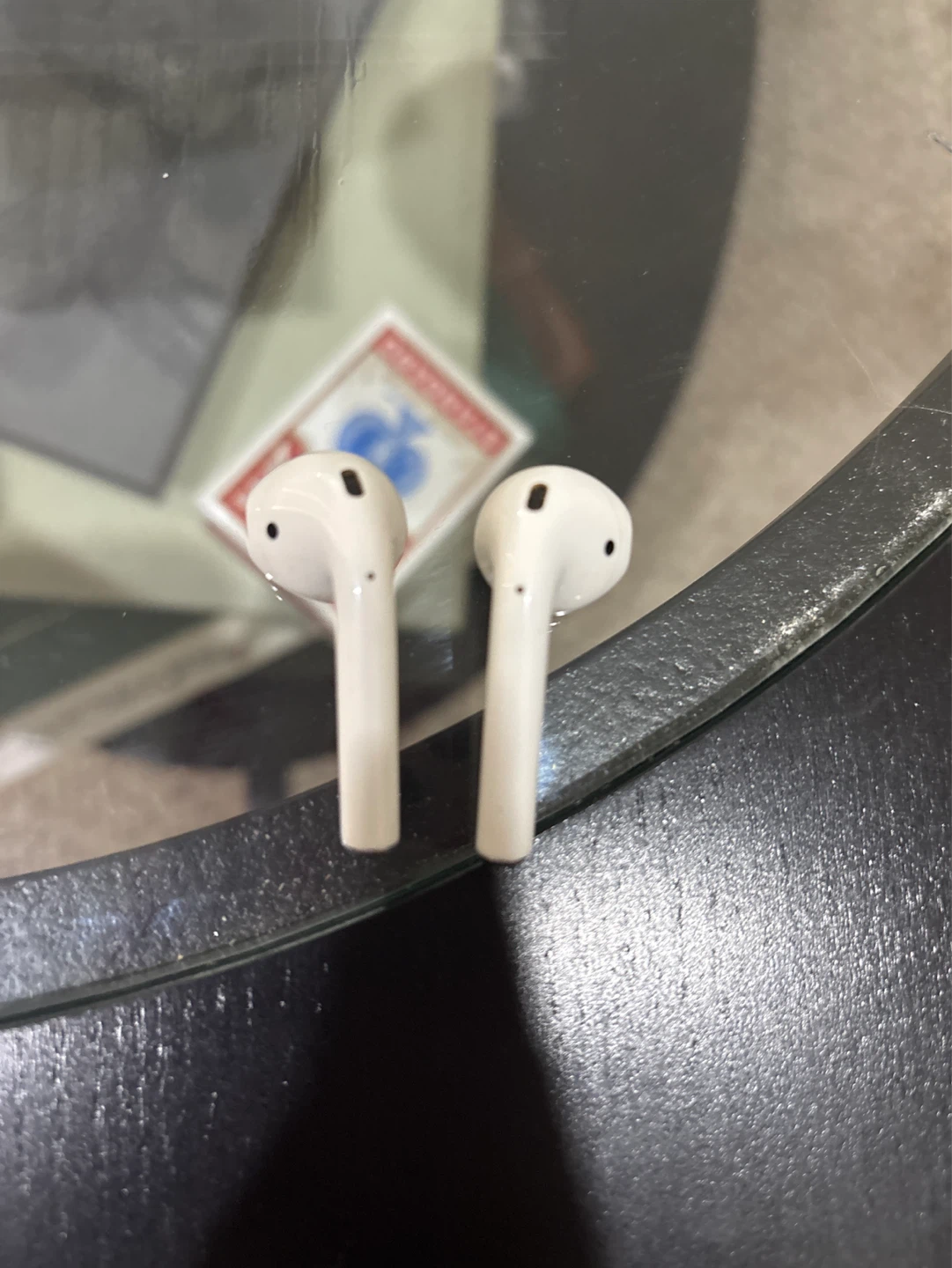 Apple AirPods (2nd Gen) with Charging Case - photo 4