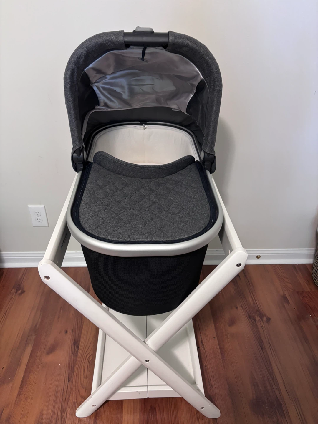 UPPAbaby Bassinet with UPPAbaby stand - photo 5