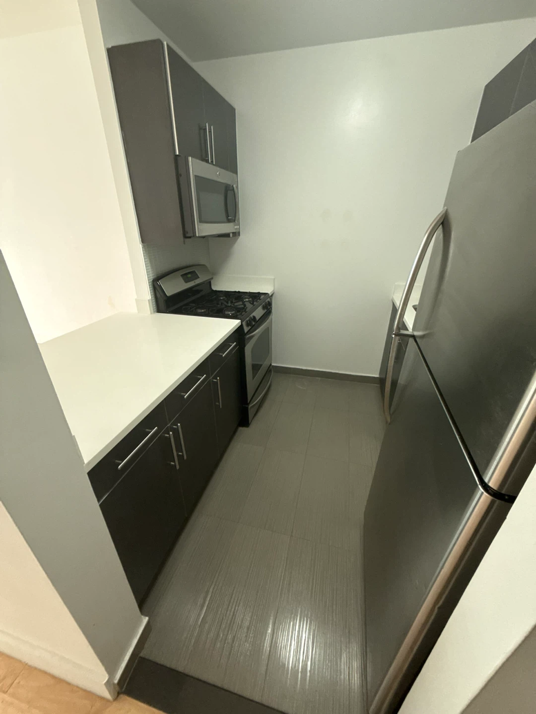 Kitchen cabinets and countertops/bathroom vanity - photo 3