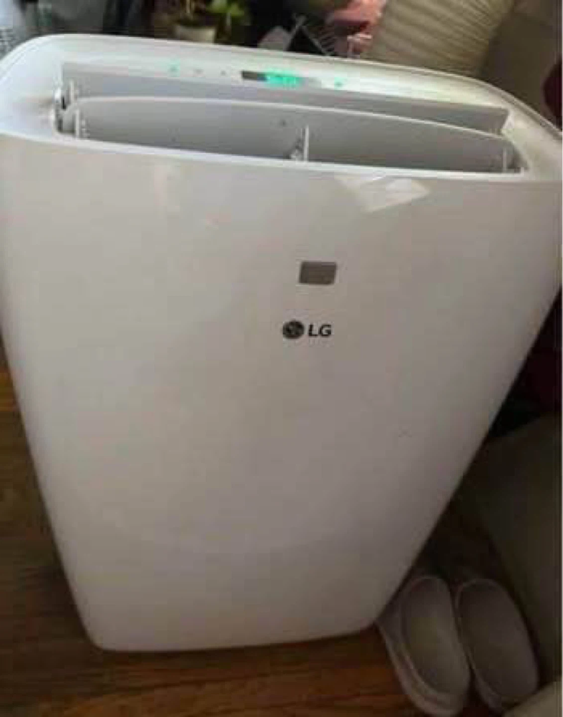 LG Portable Air Conditioner - photo 3