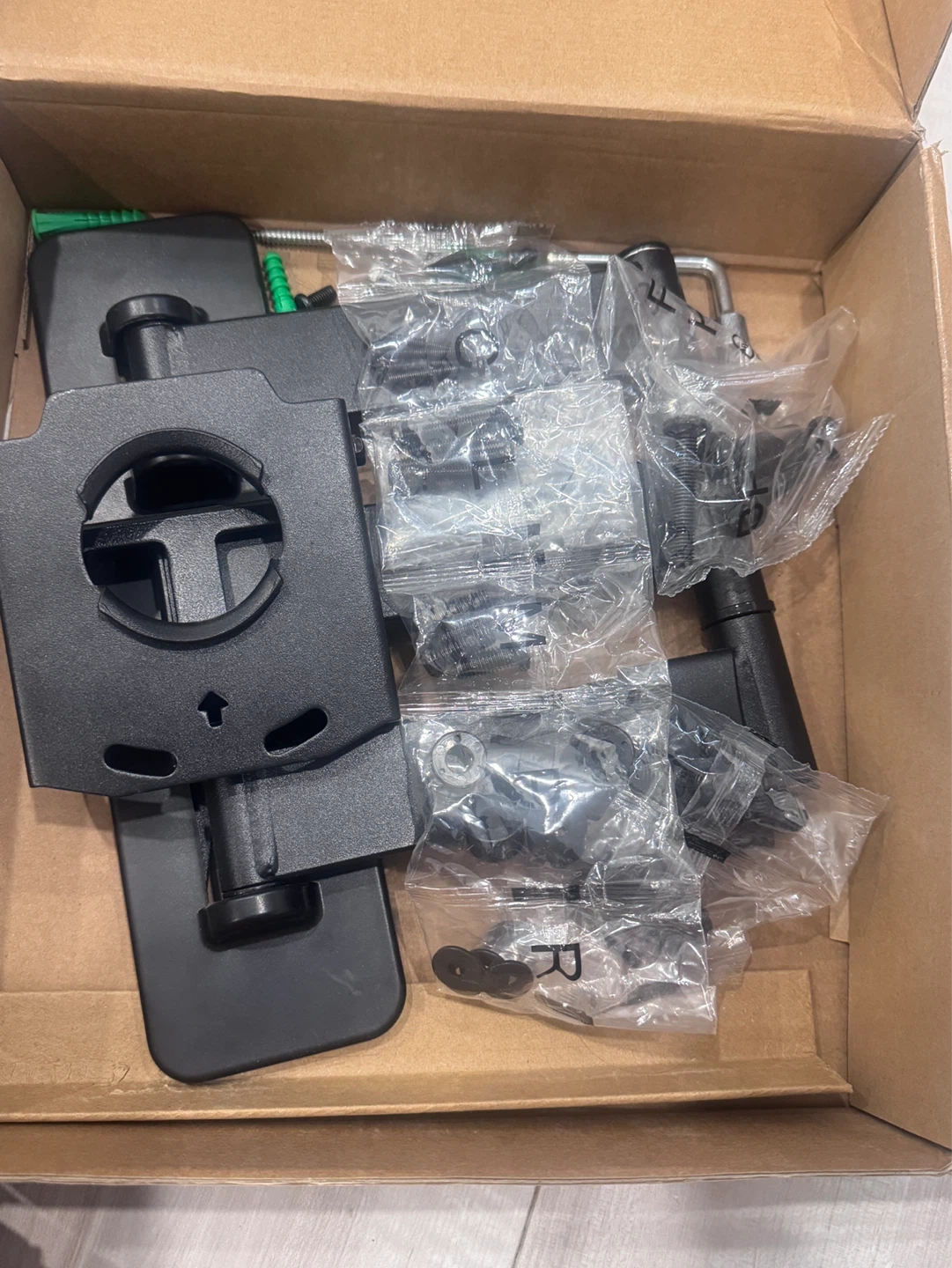 📺 UNIVERSAL FULL-MOTION TV WALL MOUNT – LIKE NEW 📺 - photo 2