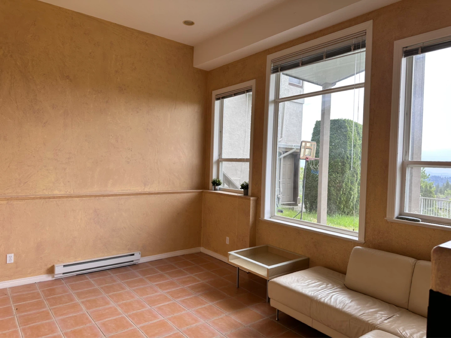 Suite for rent in Westwood plateau - photo 2