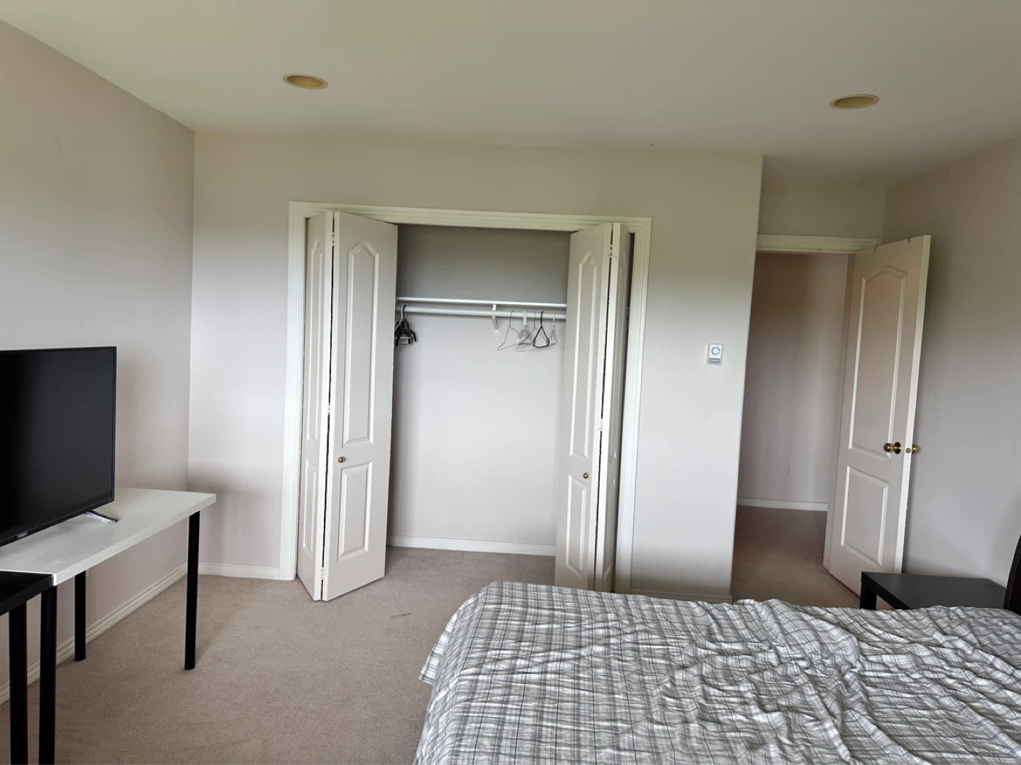 Suite for rent in Westwood plateau - photo 5