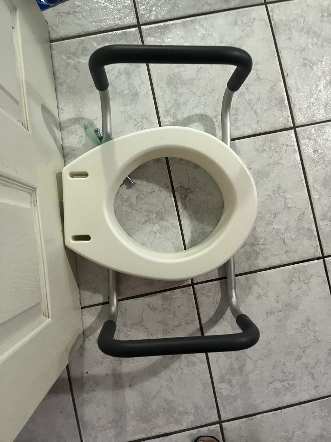 Toilet Seat Raiser with Handles - photo 2