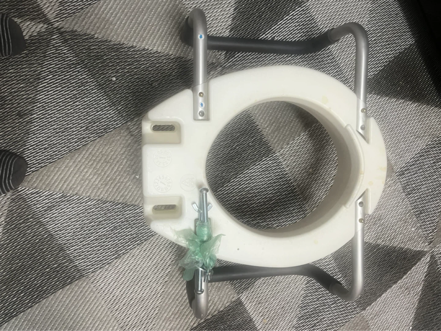 Toilet Seat Raiser with Handles - photo 5