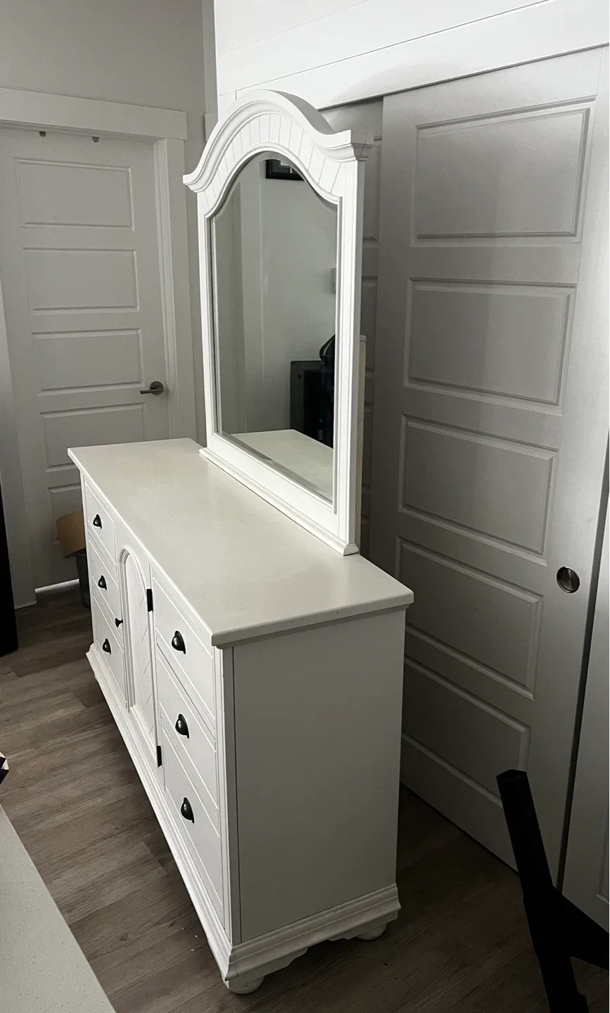 White Dresser with Mirror - Make me an offer - photo 2