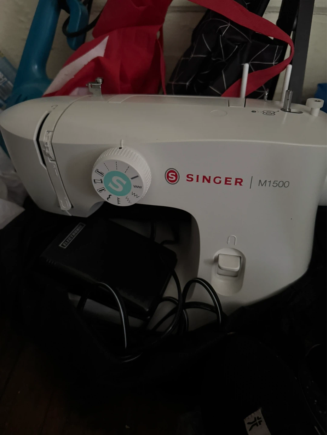 Singer M1500 Sewing Machine - photo 4