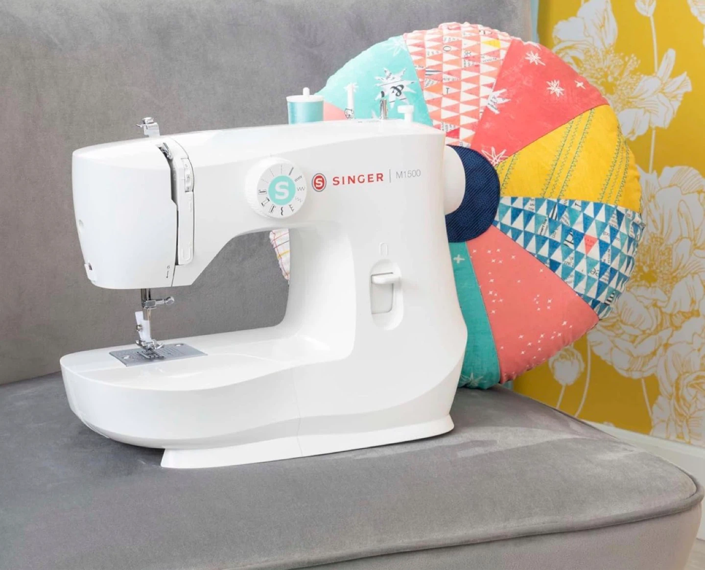 Singer M1500 Sewing Machine - photo 2