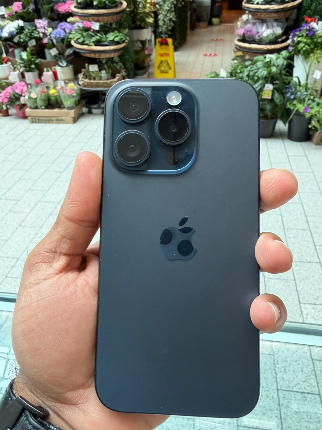 iPhone 15 pro 128gb blue titanium