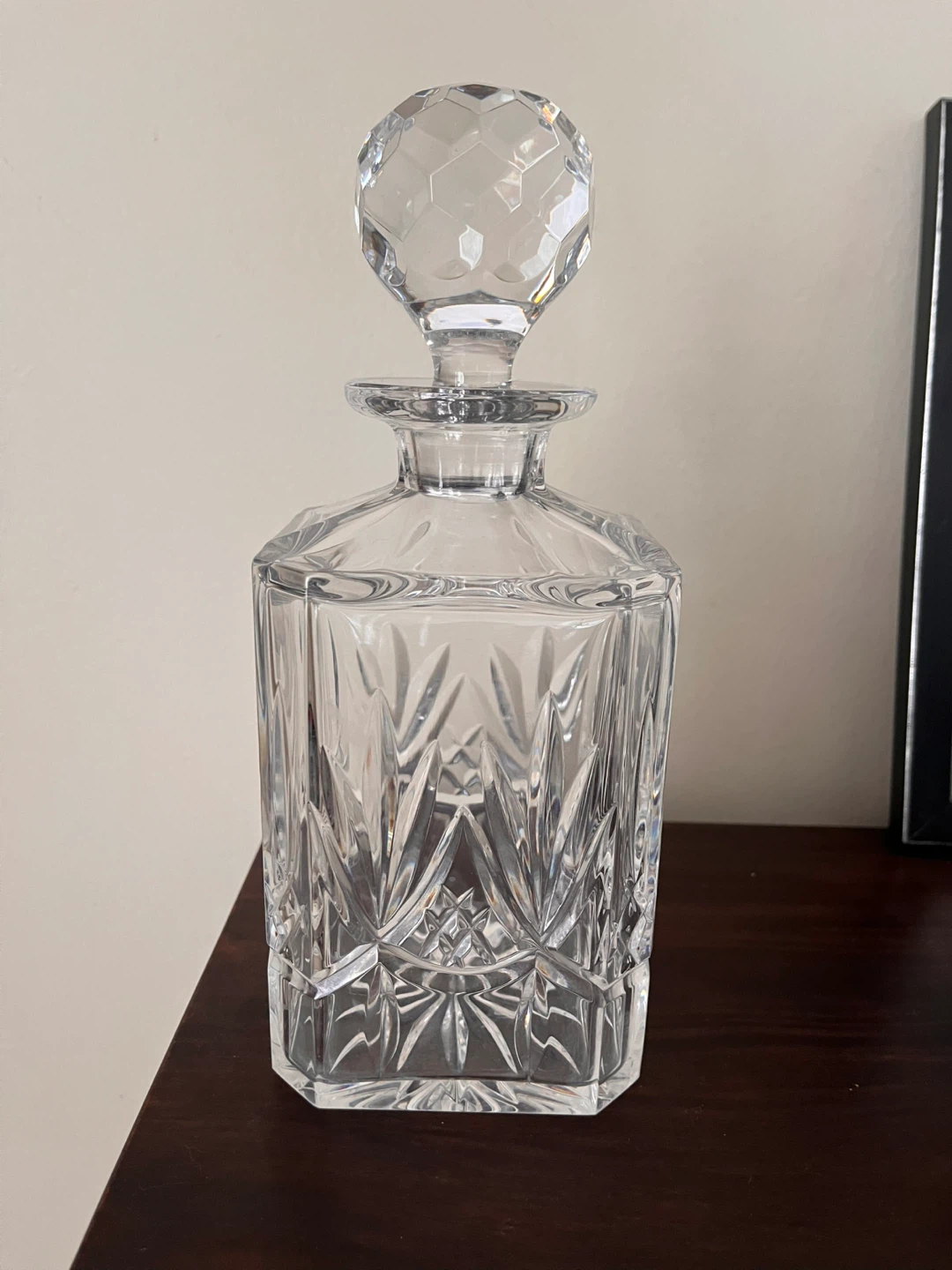 Crystal Glass Decanter with Stopper