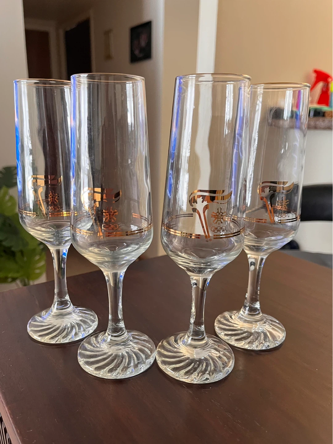 Set of 4 Clear Glasses with Gold Olympic Rings Design