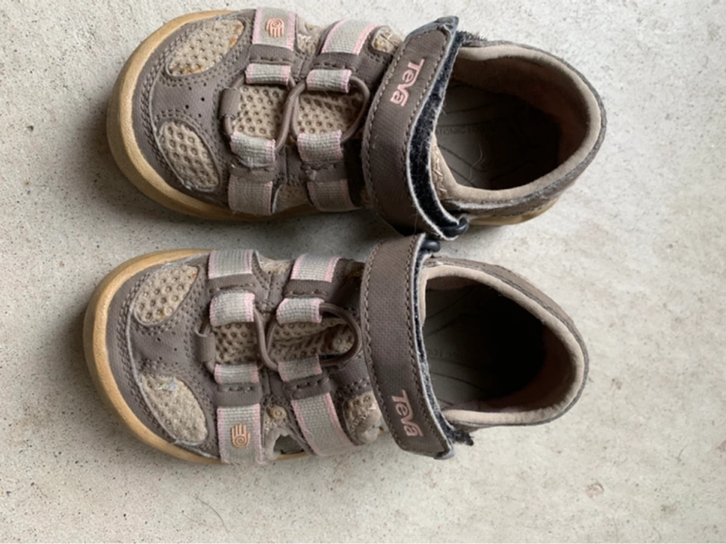 Toddler’s sandals