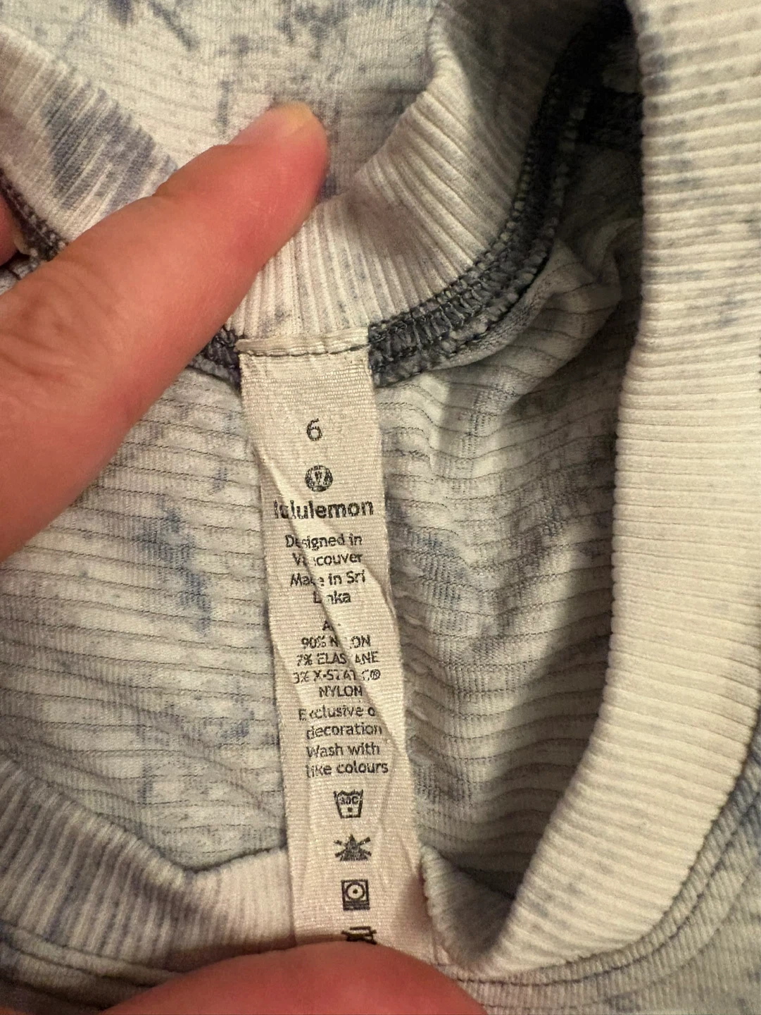 Lululemon T-Shirt Size 6