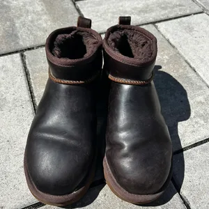 UGG Mini Boots Size 7