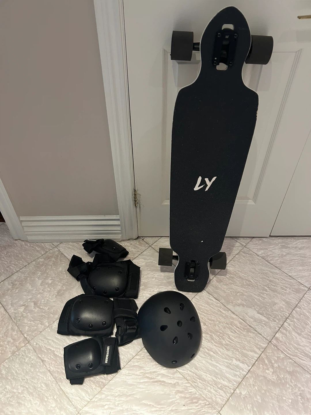 LY Longboard Skateboard with Protective Gear