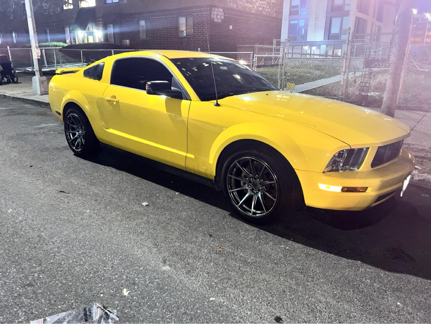 Yellow Ford Mustang Coupe 2005 - photo 2