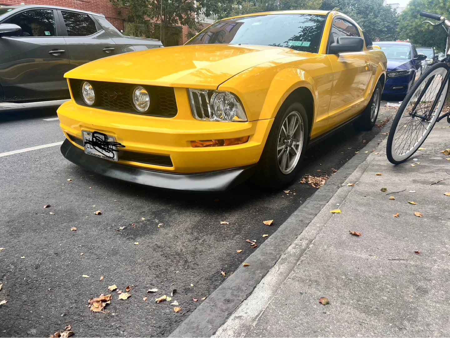 Yellow Ford Mustang Coupe 2005 - photo 4