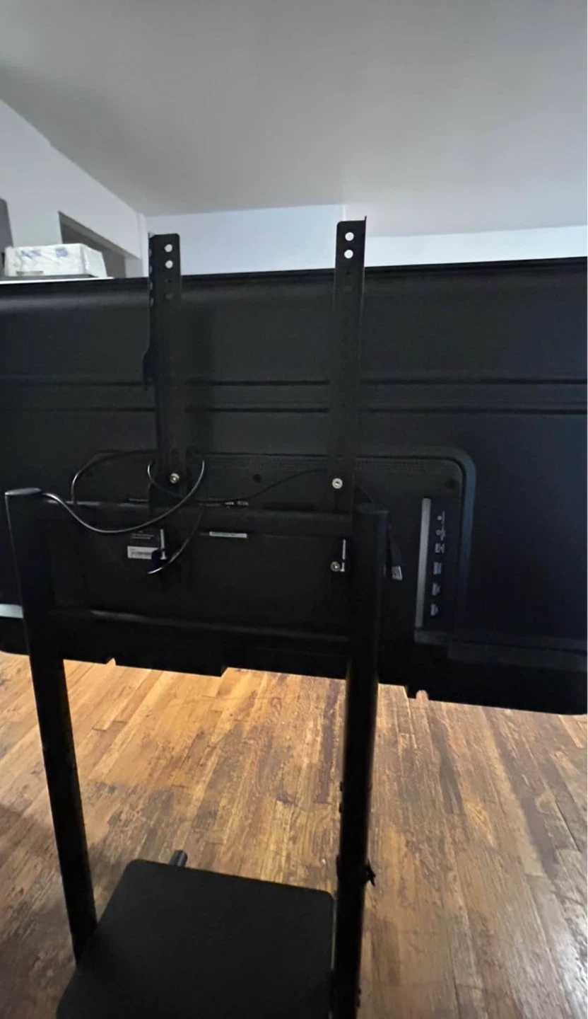 TV insignia de 32 pulgadas con soporte incluido y con control - photo 2