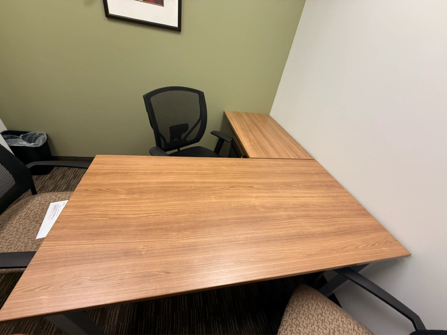 Desk - photo 2