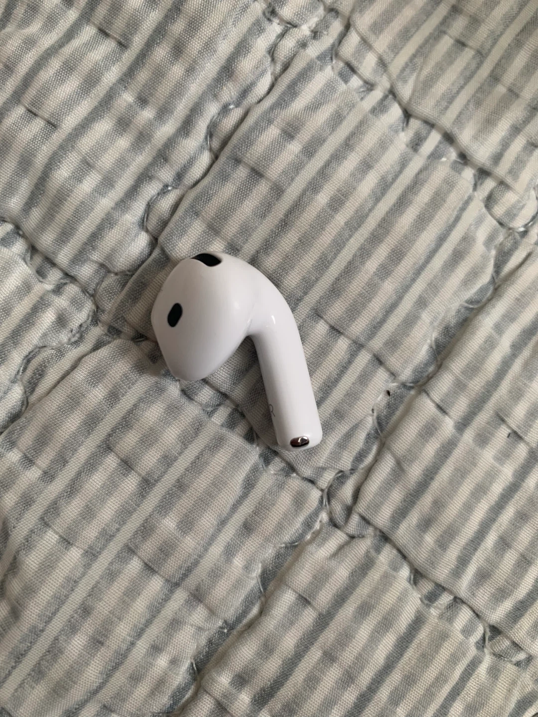 Apple AirPods 4 (Right Earbud)