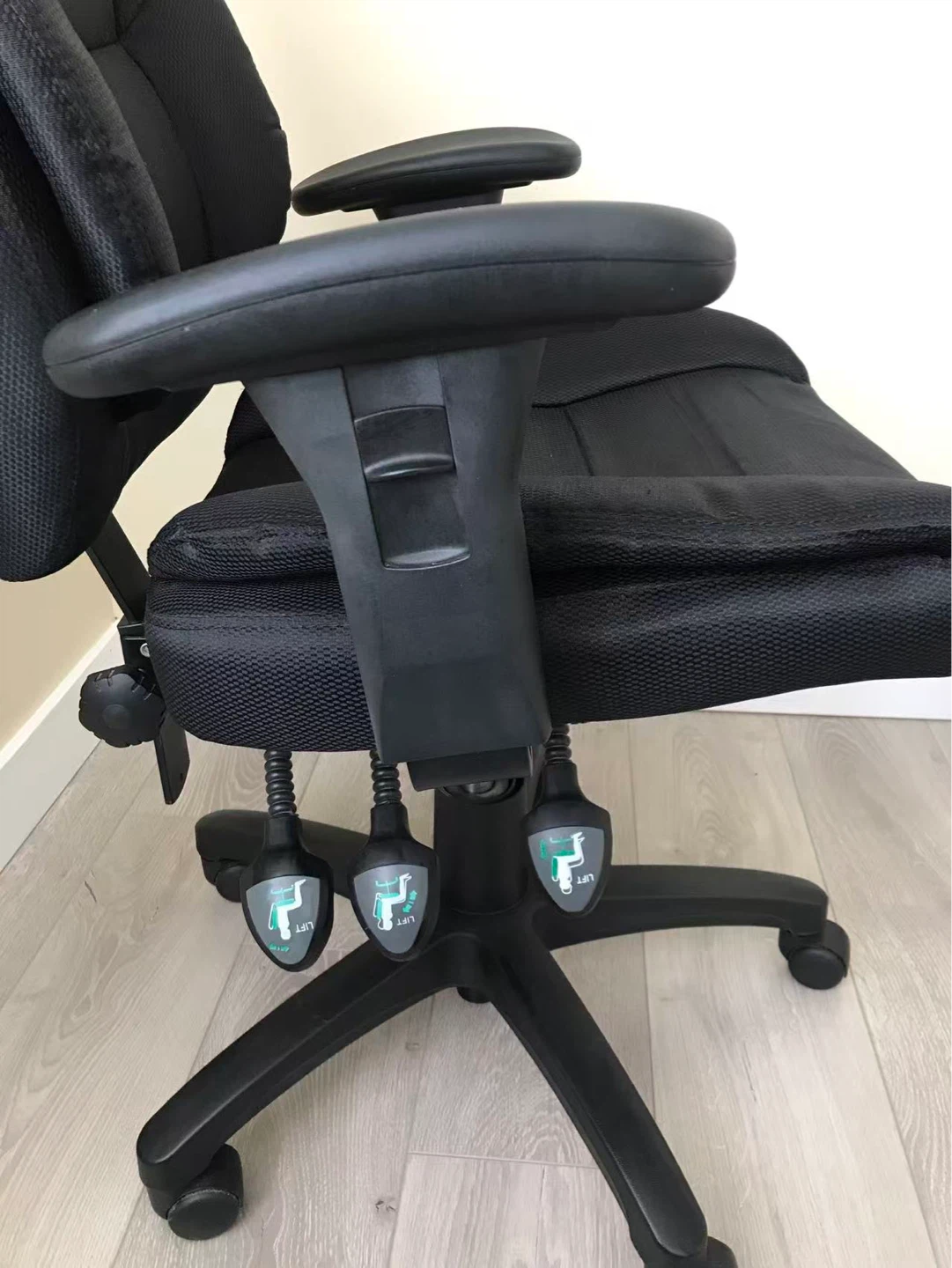 Black Office Chair - photo 2