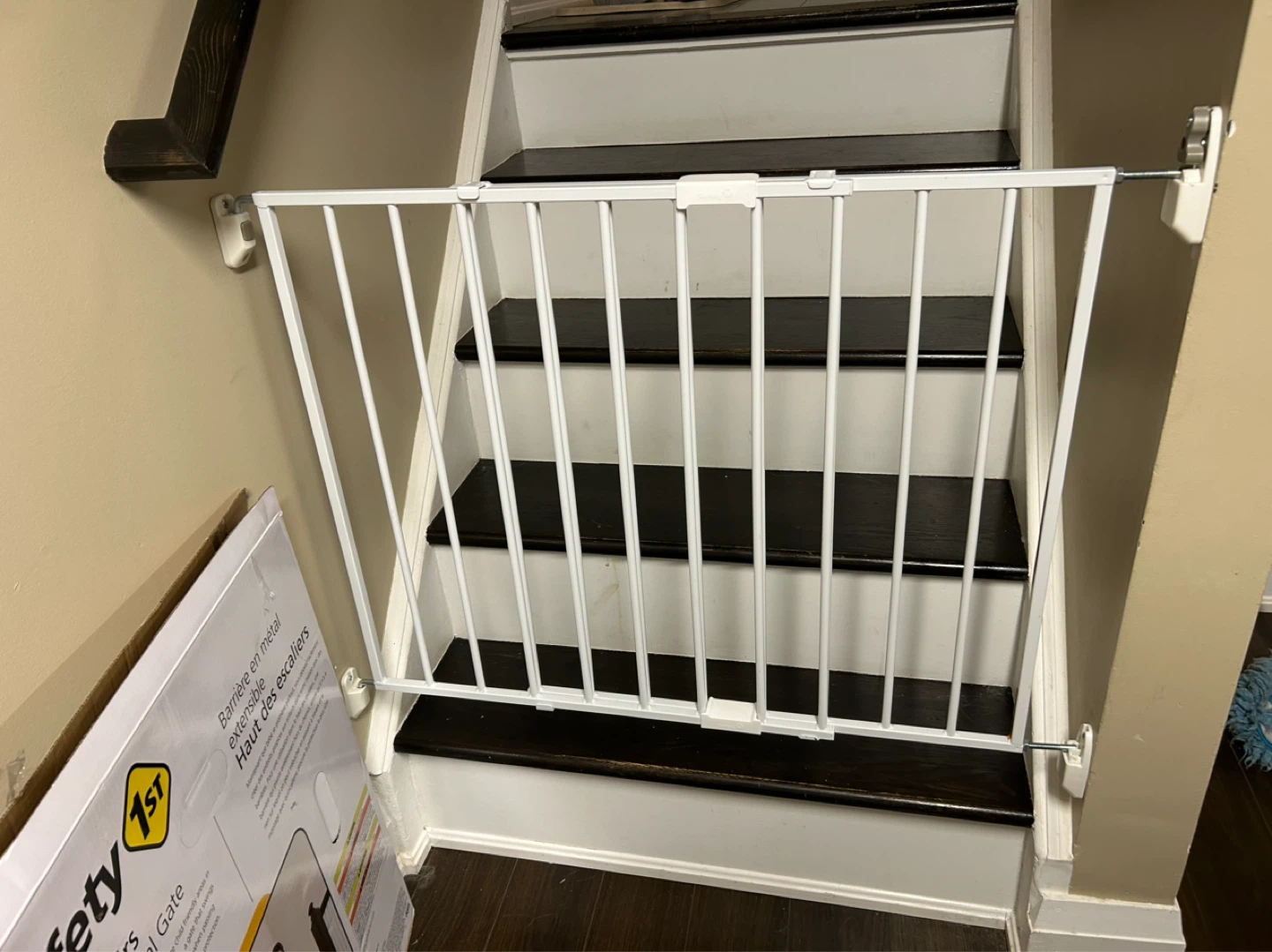 Safety 1st Top of Stairs Expanding Metal Gate - photo 4