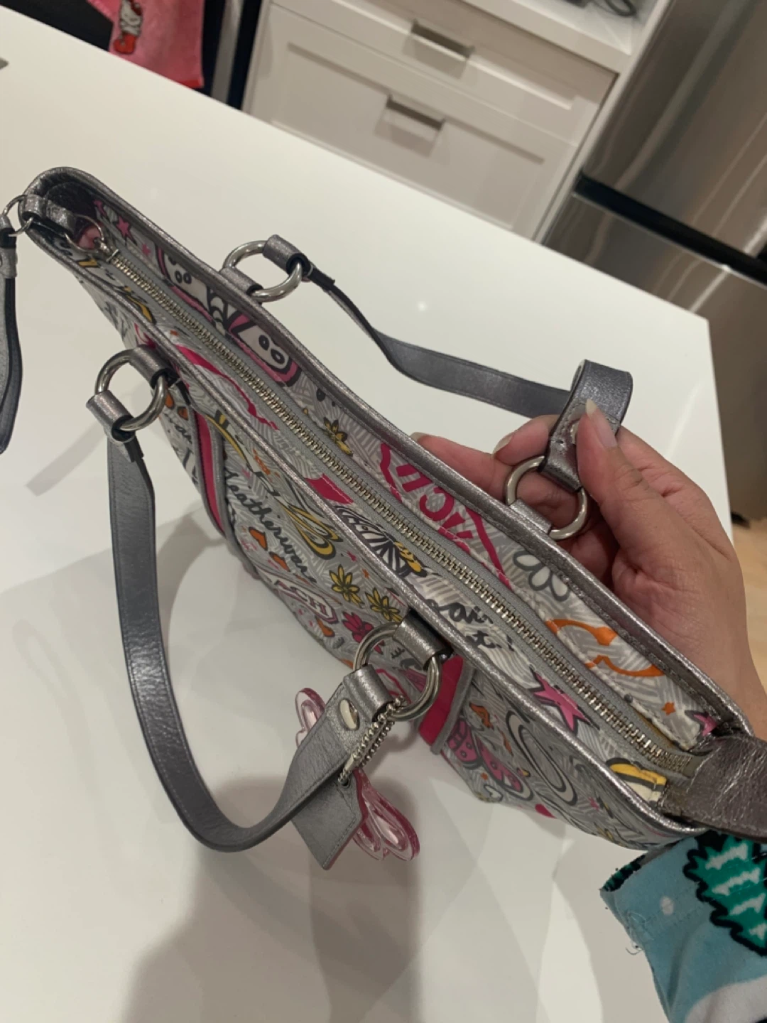 🦋 Coach Silver & Pink Signature Graffiti Tote Bag Firm Price 🦋 - photo 5