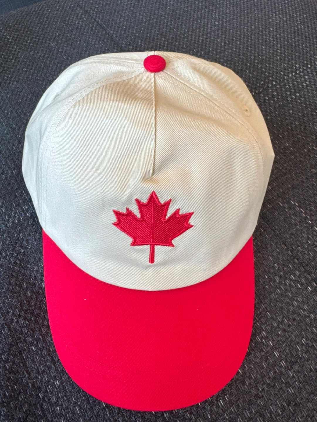 NEW bench Canada flag hat one size