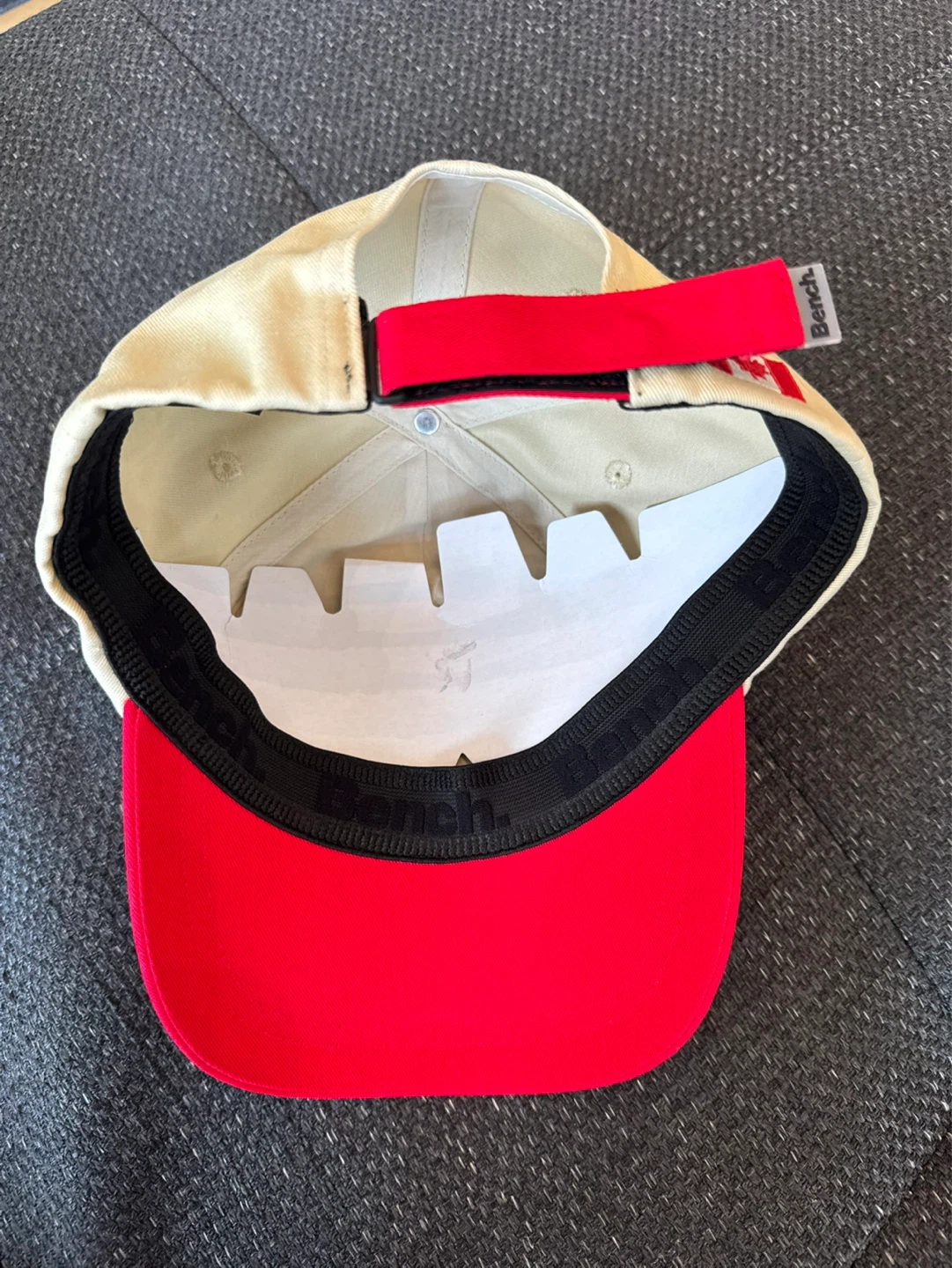 NEW bench Canada flag hat one size - photo 2