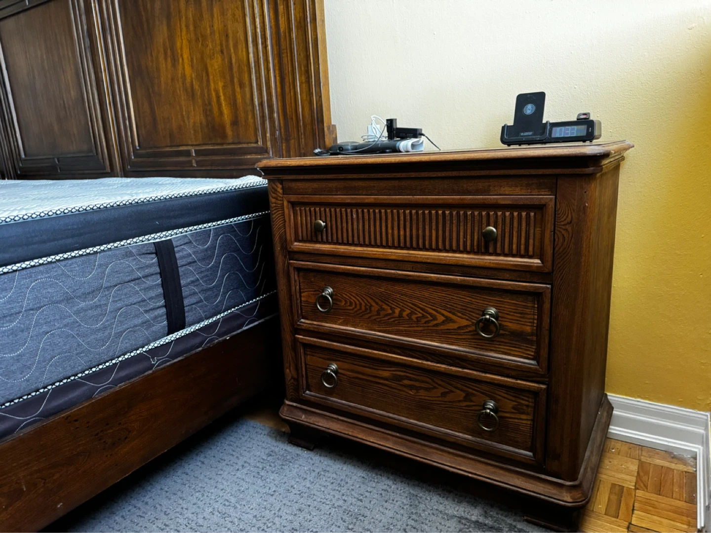 Solid Wood Bedroom Set - photo 3
