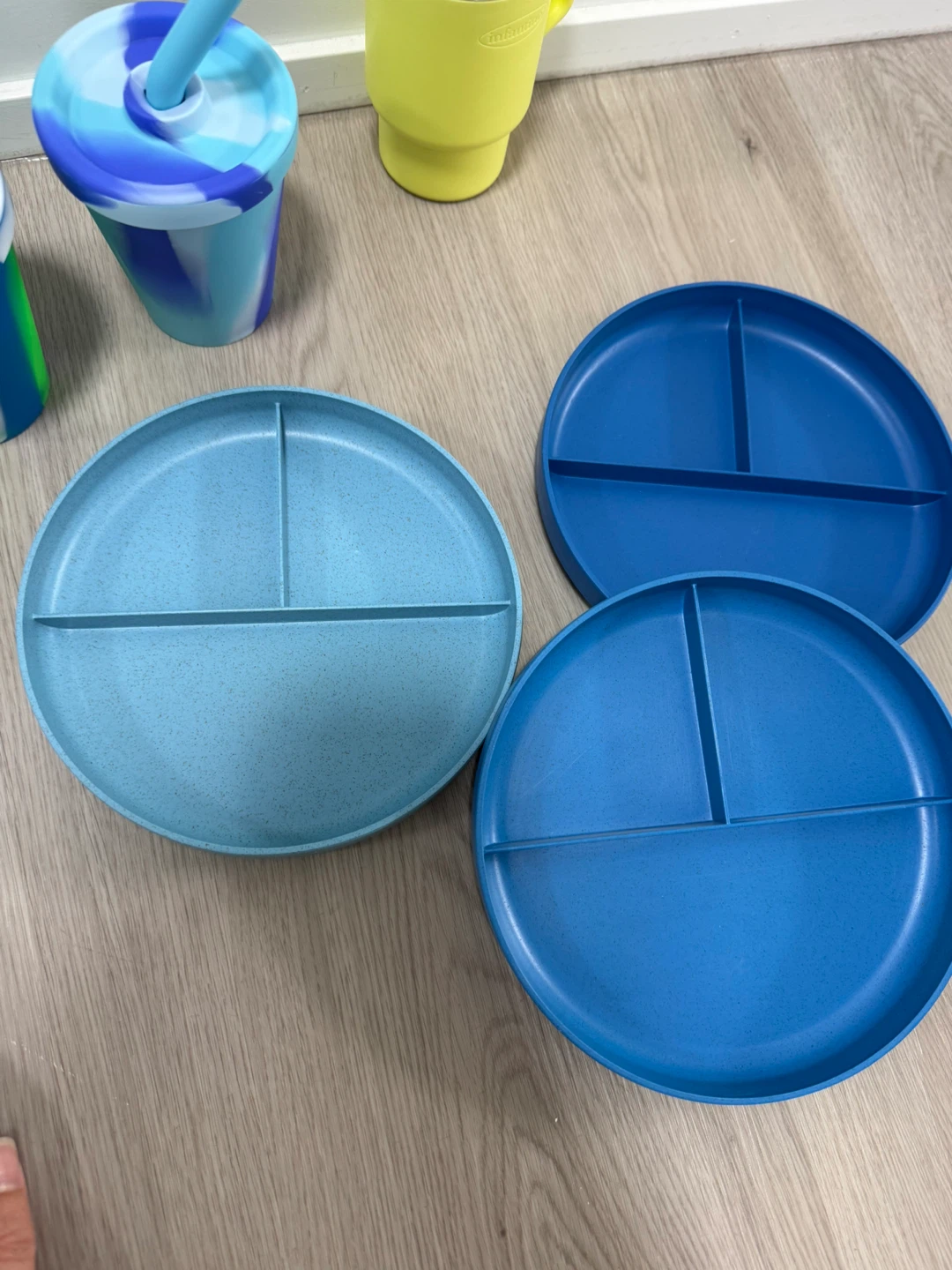 Toddler (hardly used!) mealtime cups & plates - photo 5