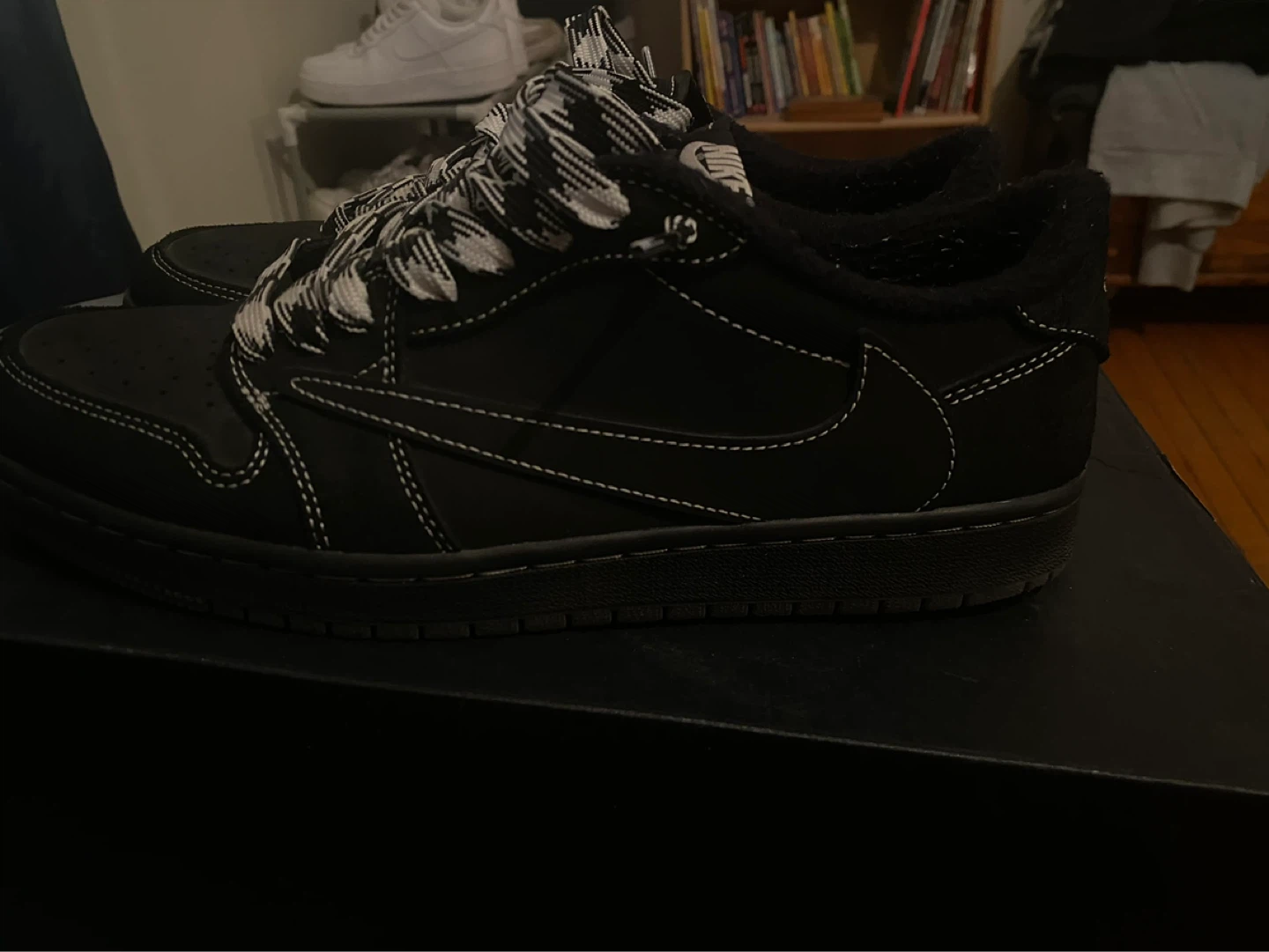 Air Jordan 1 Low Travis Scott - photo 2