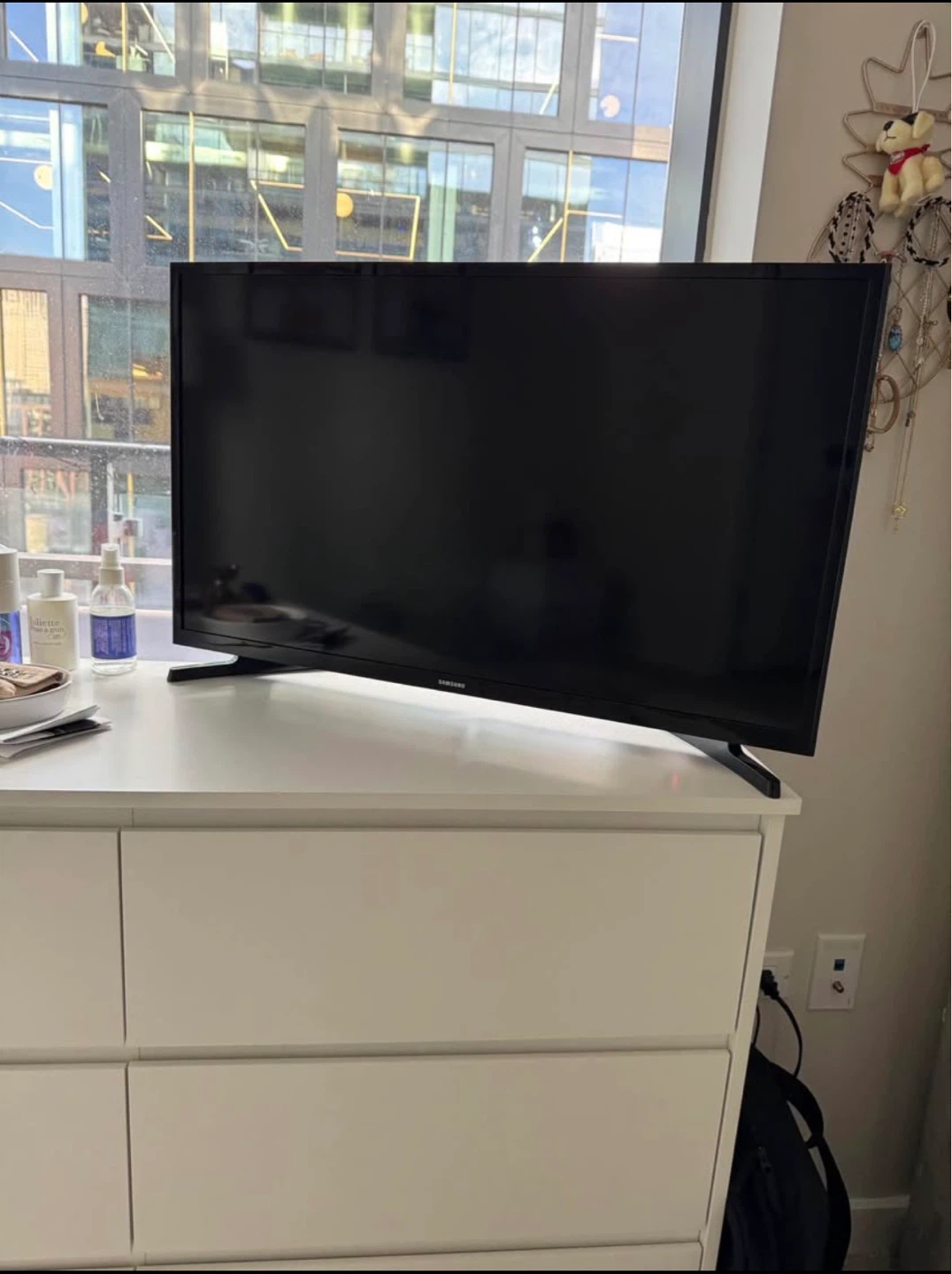 Samsung 32-inch Smart TV - photo 2