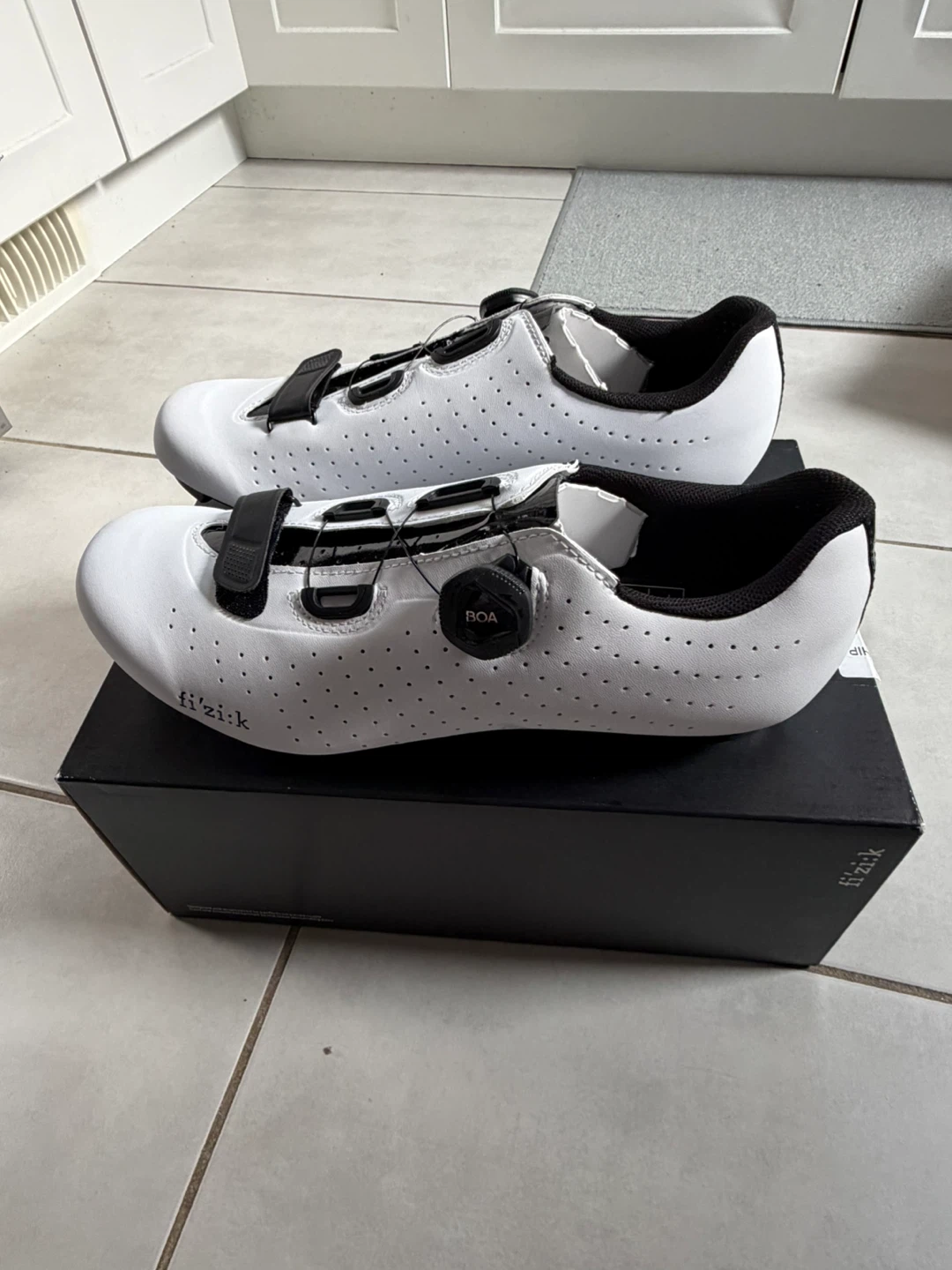 BRAND NEW Fi’zi:k Tempo Overcurve R5 cycling shoes - EU 43