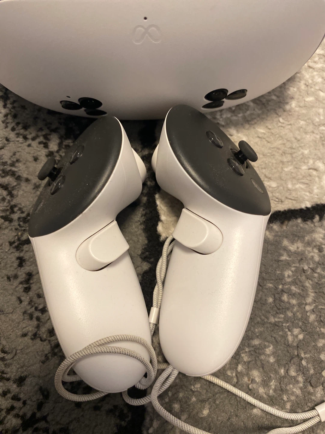 Meta Quest 2 VR Headset with Controllers - photo 3