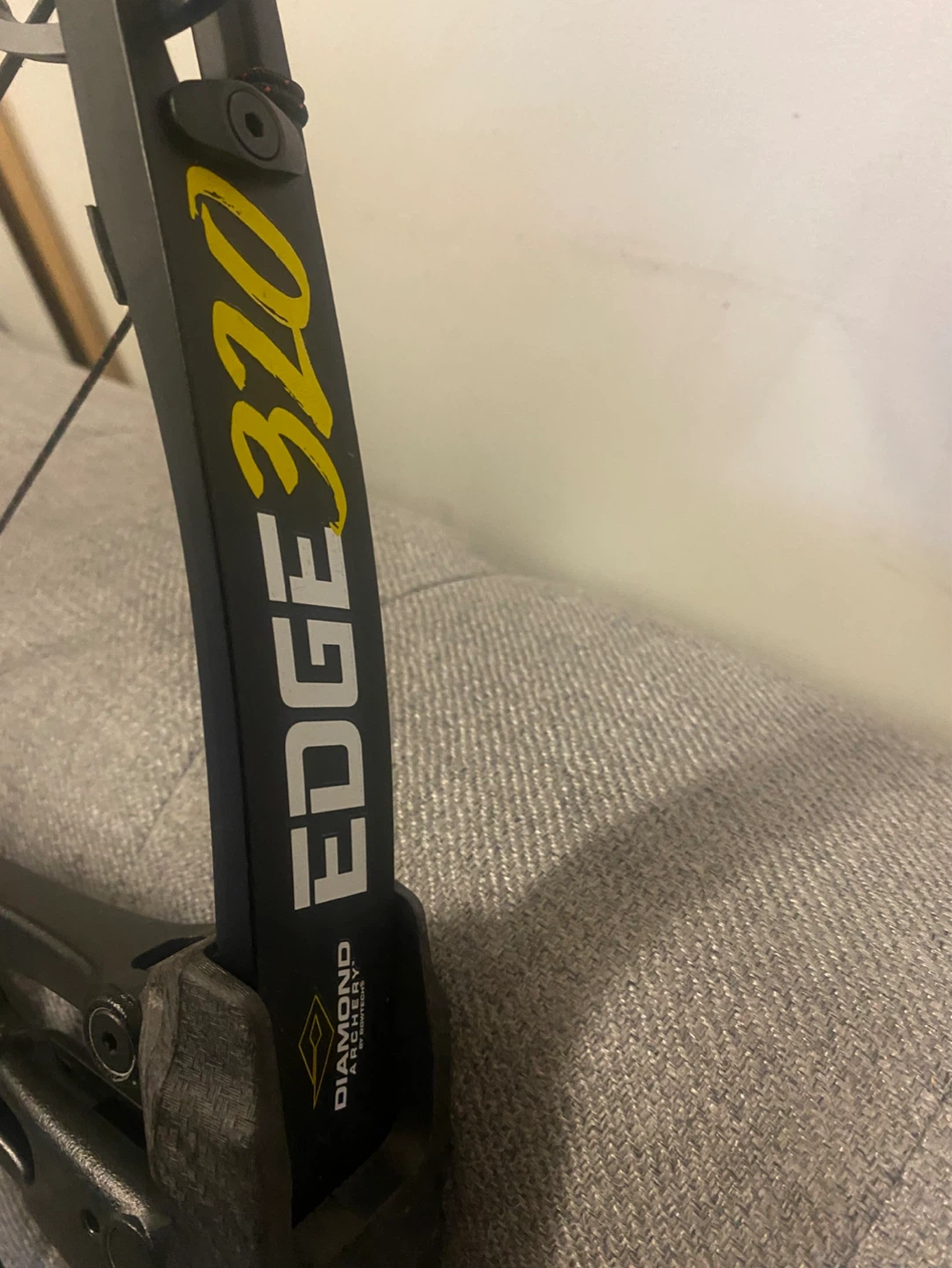 Diamond Archery EDGE 320 Compound Bow - photo 2