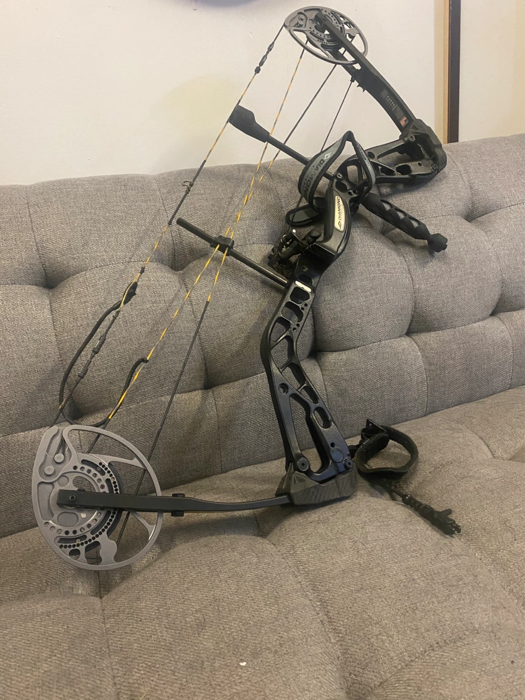 Diamond Archery EDGE 320 Compound Bow