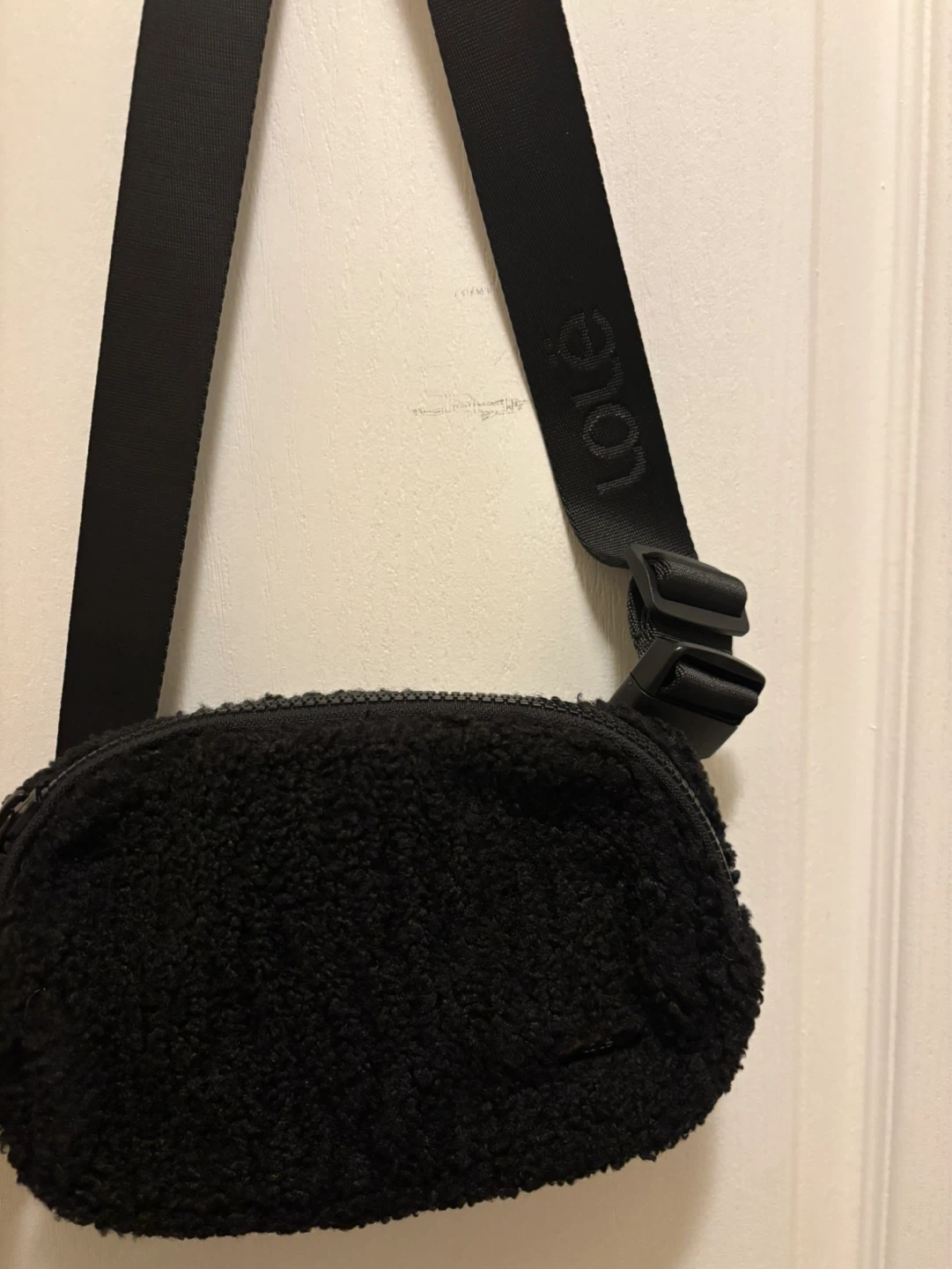 Lole Black Sherpa Fanny Pack - photo 5