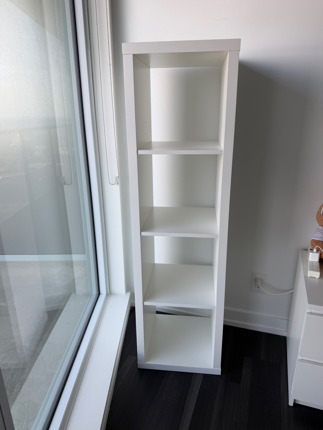 White shelf unit