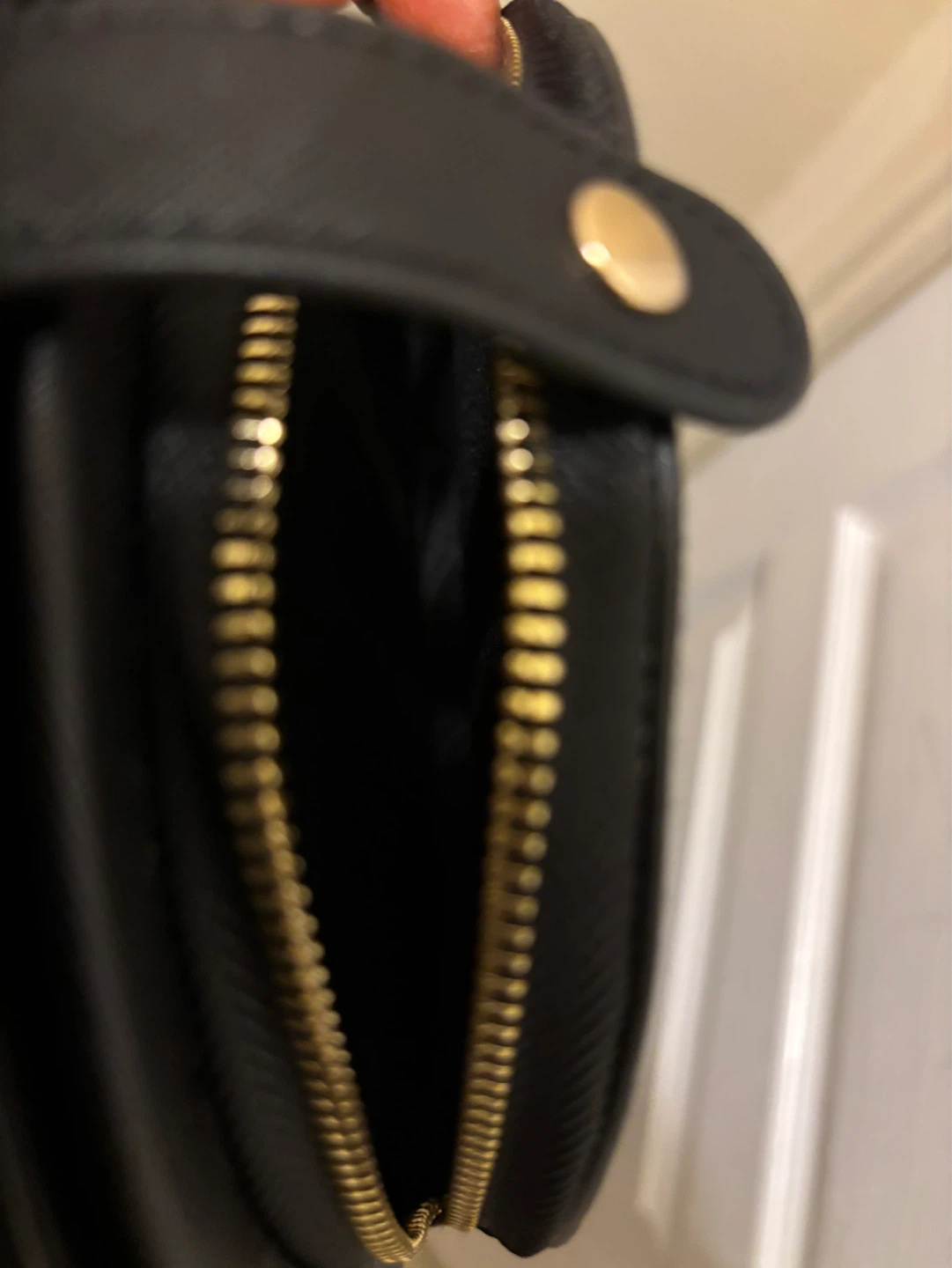 Guess Black Round Crossbody Bag - photo 3